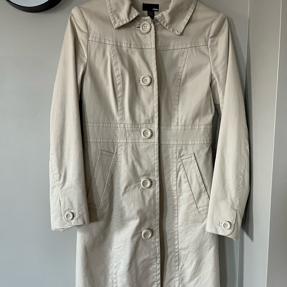 H&M Cream Trench Coat with Classic Tailored Look and Full-Length Sleeves